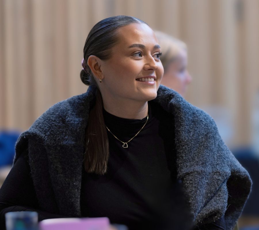 Ammattimainen kuuntelu liiketapahtuman aikana, joka edustaa jatkuvaa vaatimustenmukaisuutta ja yhdistettyä valvontaa nykyaikaisissa organisaatioissa. Ammattimainen kuuntelu liiketapahtuman aikana, joka edustaa jatkuvaa vaatimustenmukaisuutta ja yhdistettyä valvontaa nykyaikaisissa organisaatioissa.